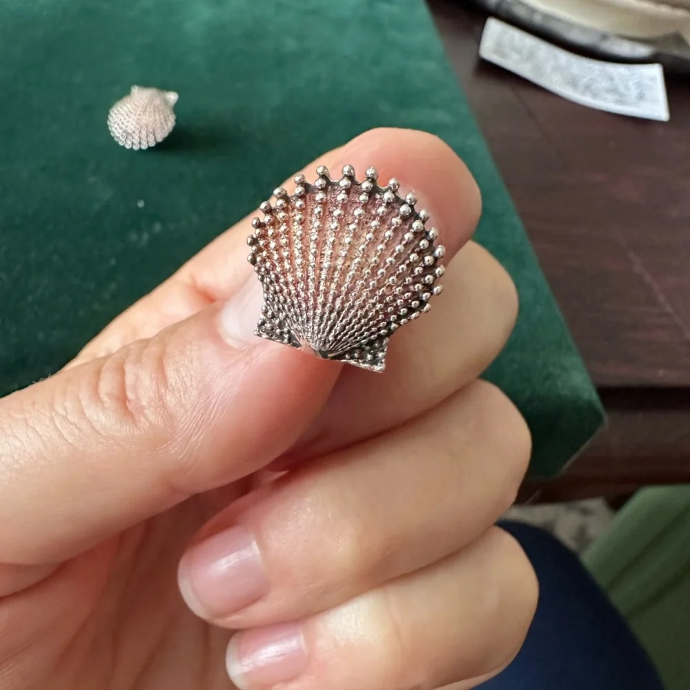 Vintage Silver Shell Earrings - Picture 6 of 7